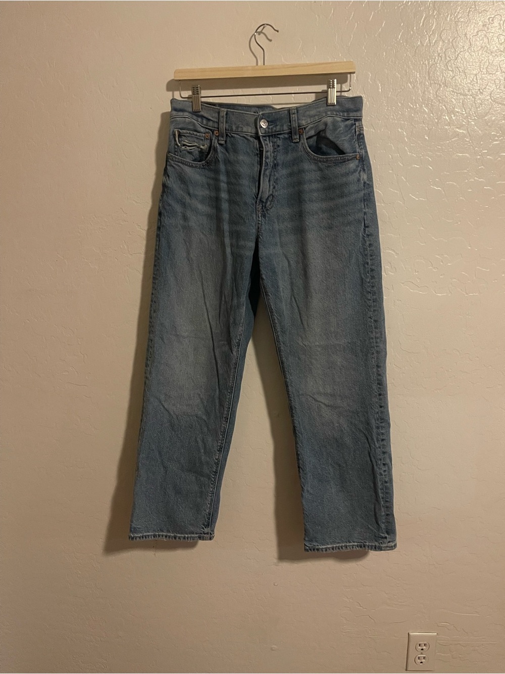 American Eagle Outfitters Women’s Straight Jeans — Light Blue Wash